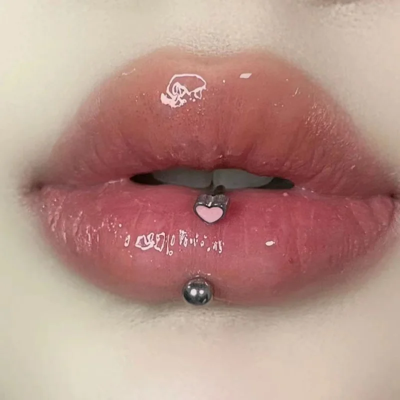 vertical labret healing